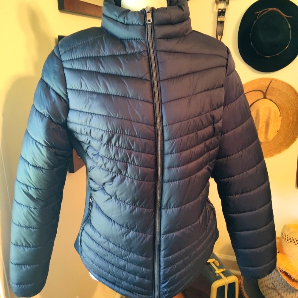 Navy blue trim line puffer coat